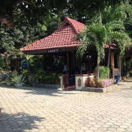Hotel Nirwana Situbondo Redpartner Banyuanget Ngoại thất bức ảnh