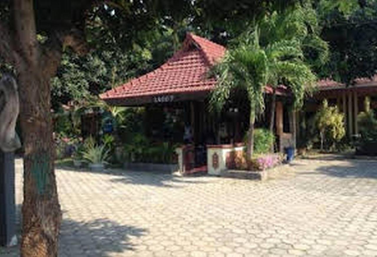 Hotel Nirwana Situbondo Redpartner Banyuanget Ngoại thất bức ảnh